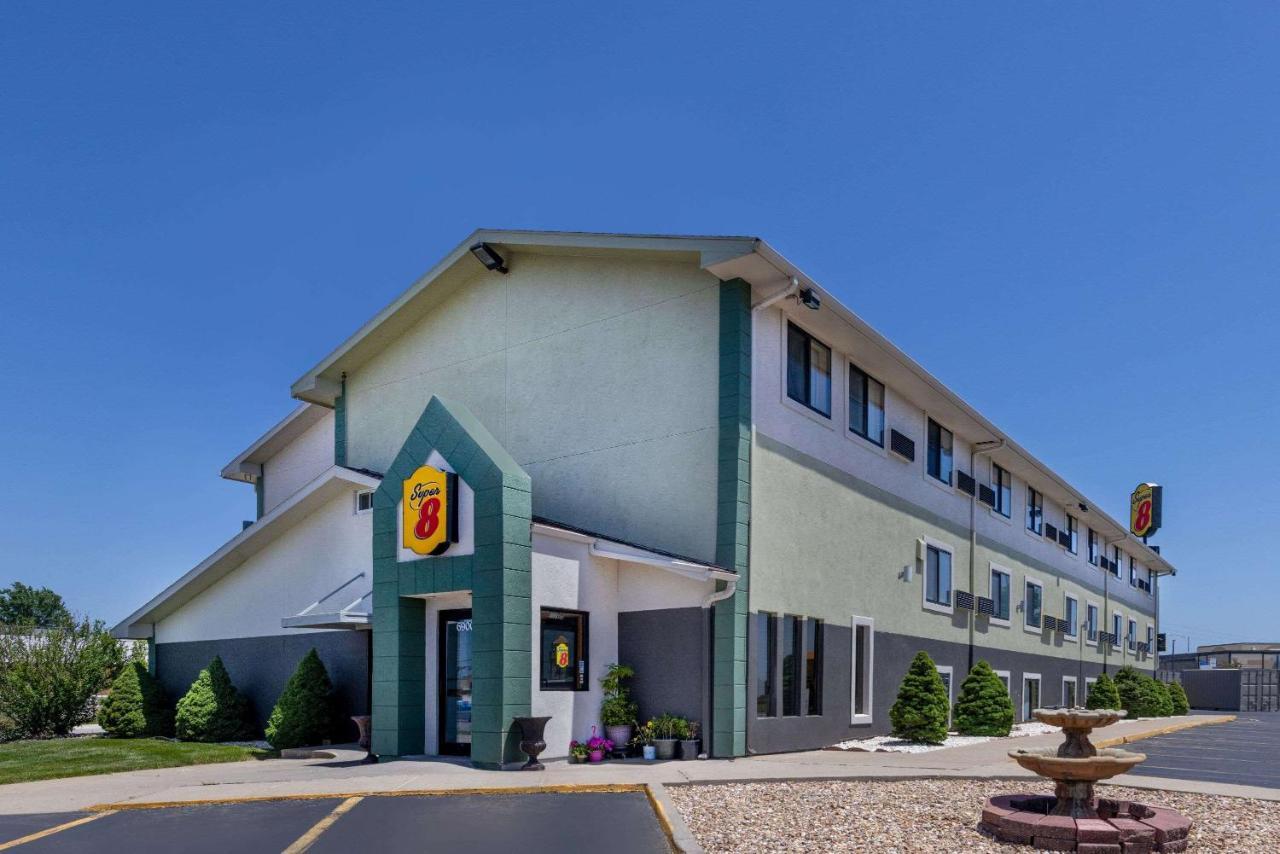 Super 8 By Wyndham Kansas City At Barry Road/Airport Bagian luar foto