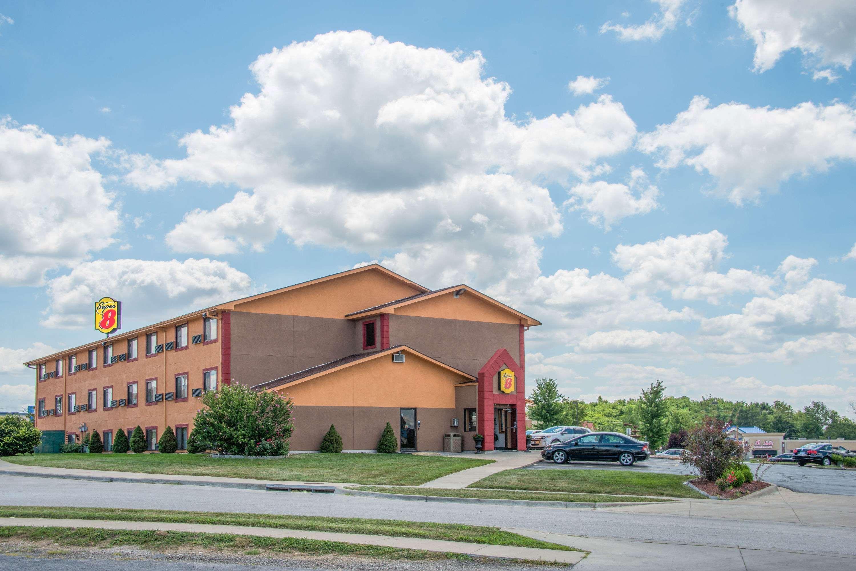 Super 8 By Wyndham Kansas City At Barry Road/Airport Bagian luar foto
