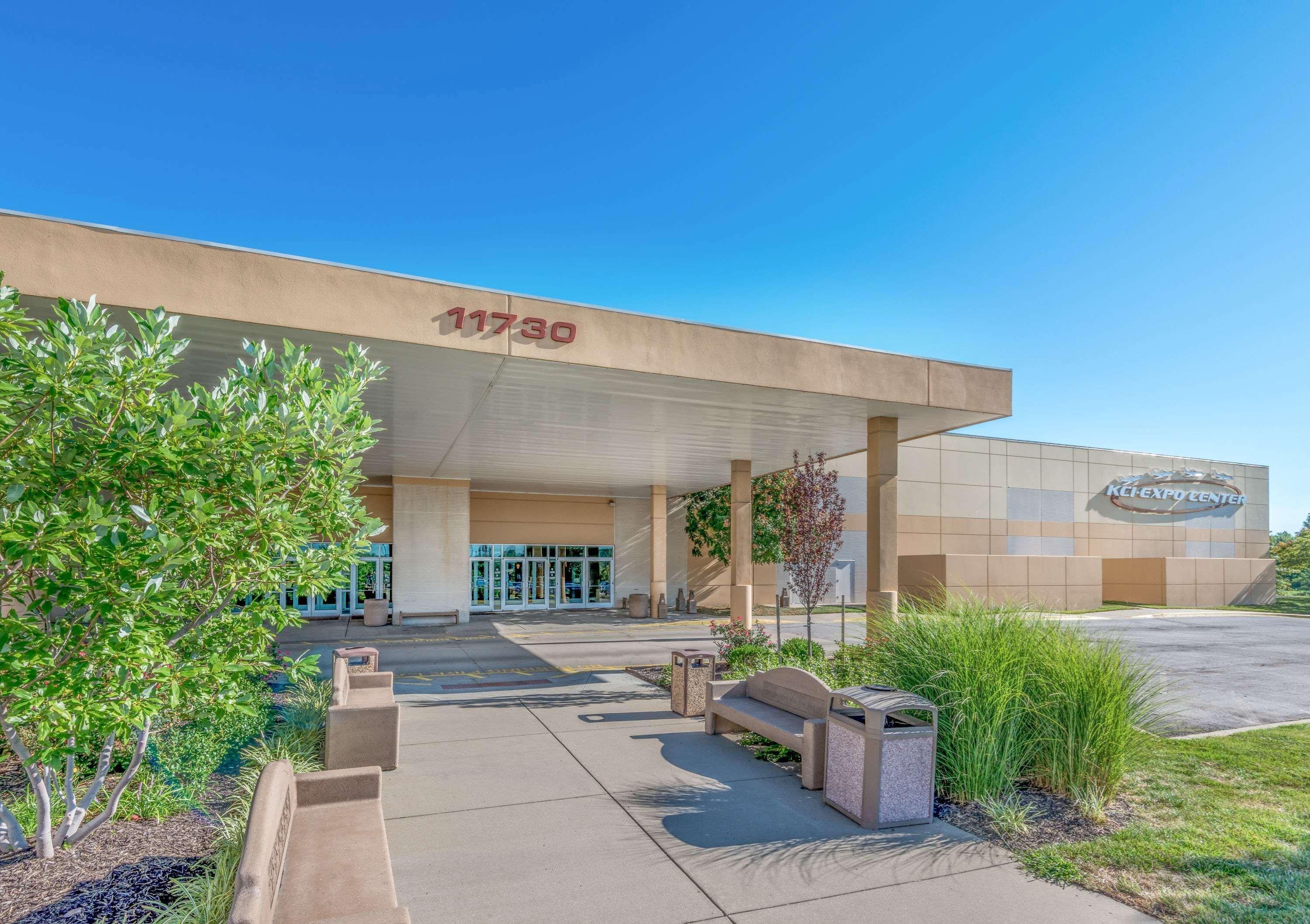 Super 8 By Wyndham Kansas City At Barry Road/Airport Bagian luar foto