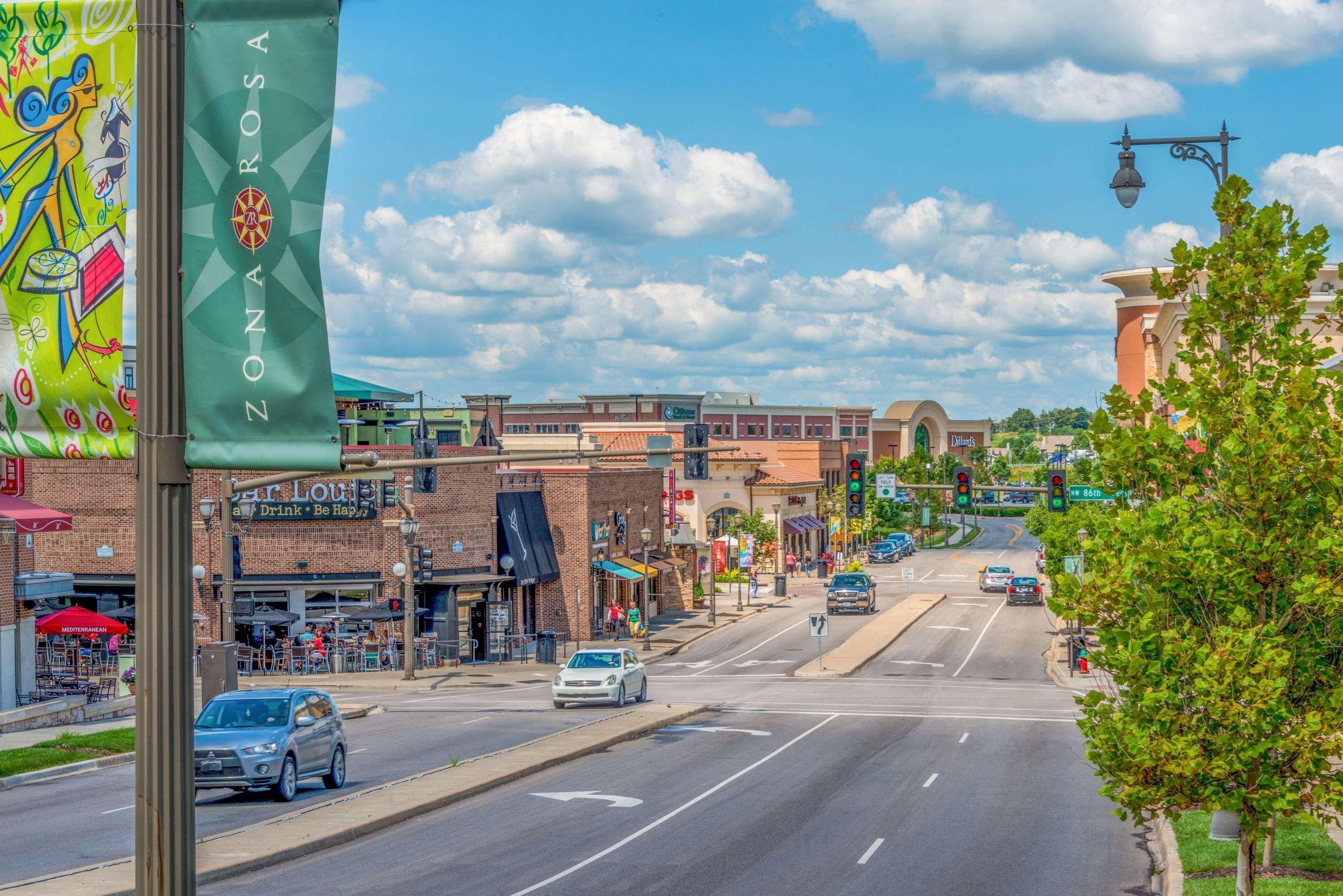 Super 8 By Wyndham Kansas City At Barry Road/Airport Bagian luar foto