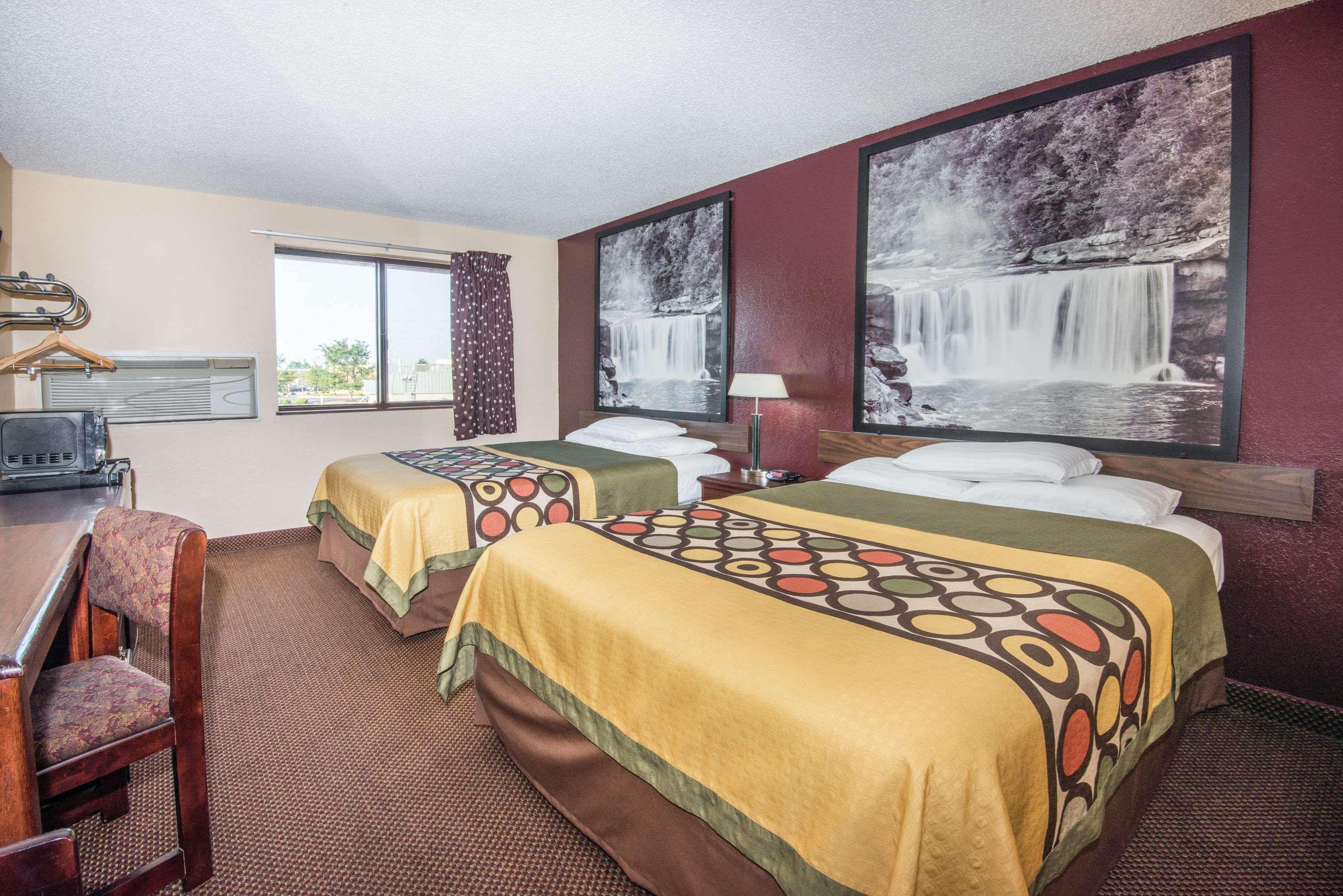 Super 8 By Wyndham Kansas City At Barry Road/Airport Bagian luar foto