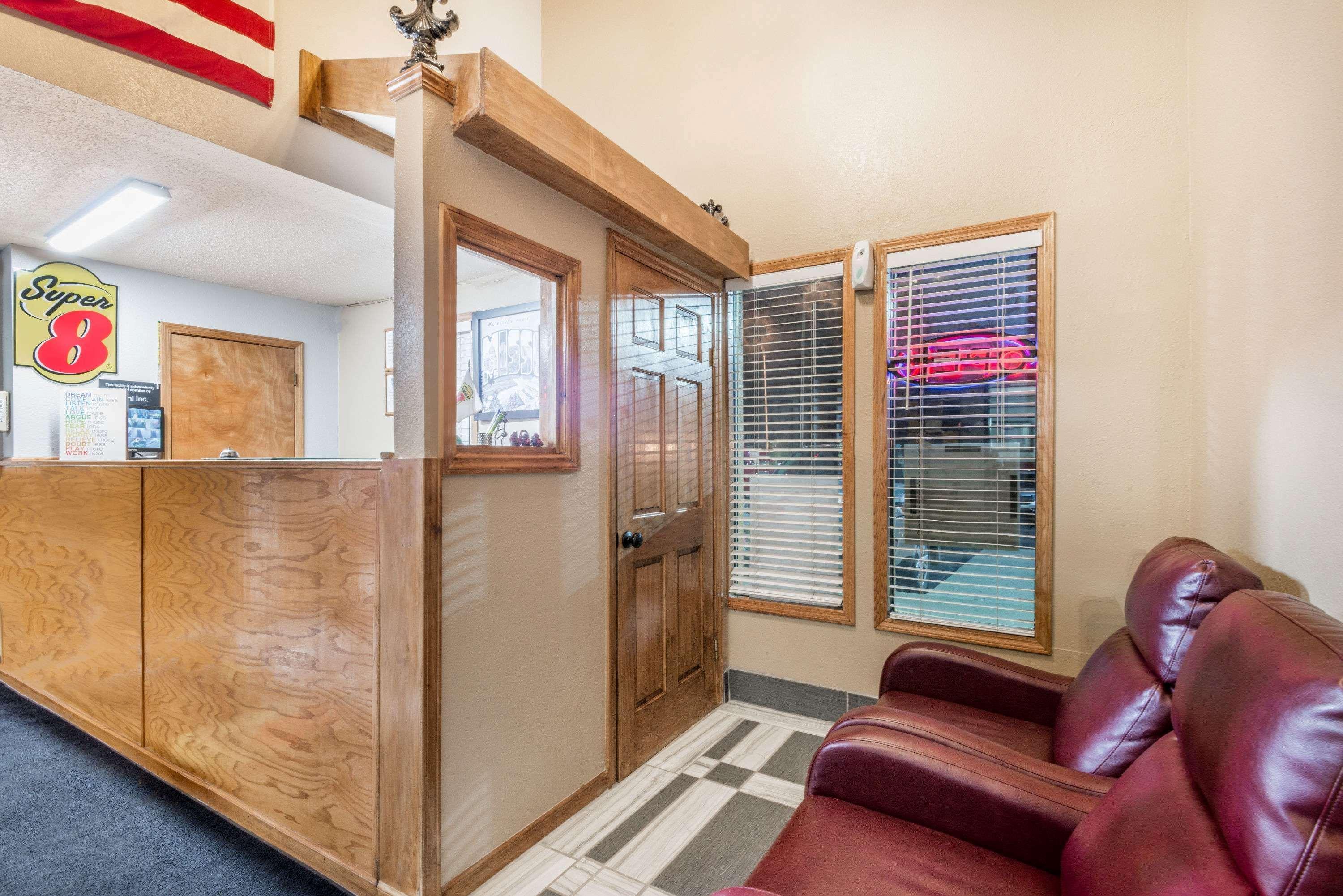 Super 8 By Wyndham Kansas City At Barry Road/Airport Bagian luar foto