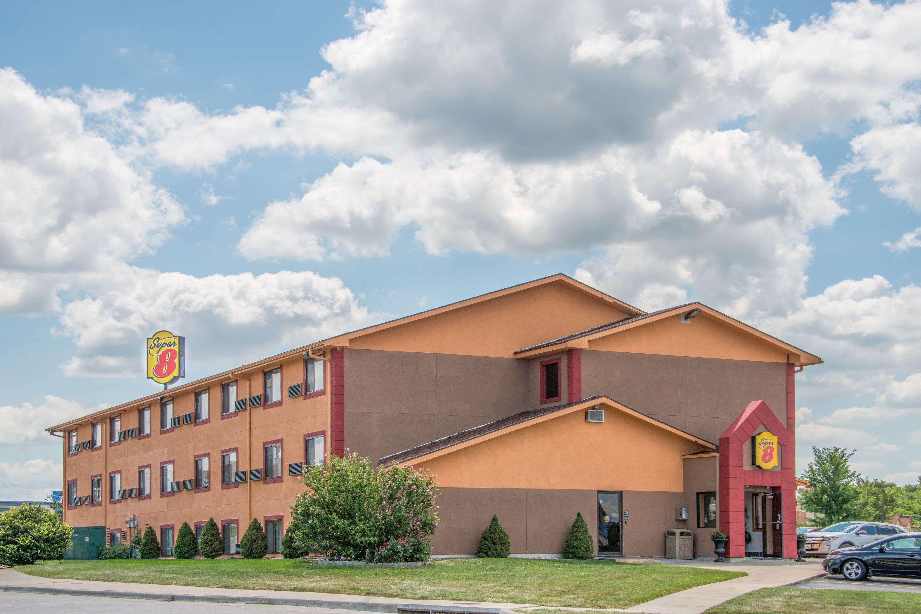 Super 8 By Wyndham Kansas City At Barry Road/Airport Bagian luar foto