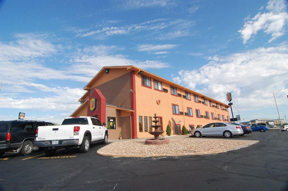 Super 8 By Wyndham Kansas City At Barry Road/Airport Bagian luar foto