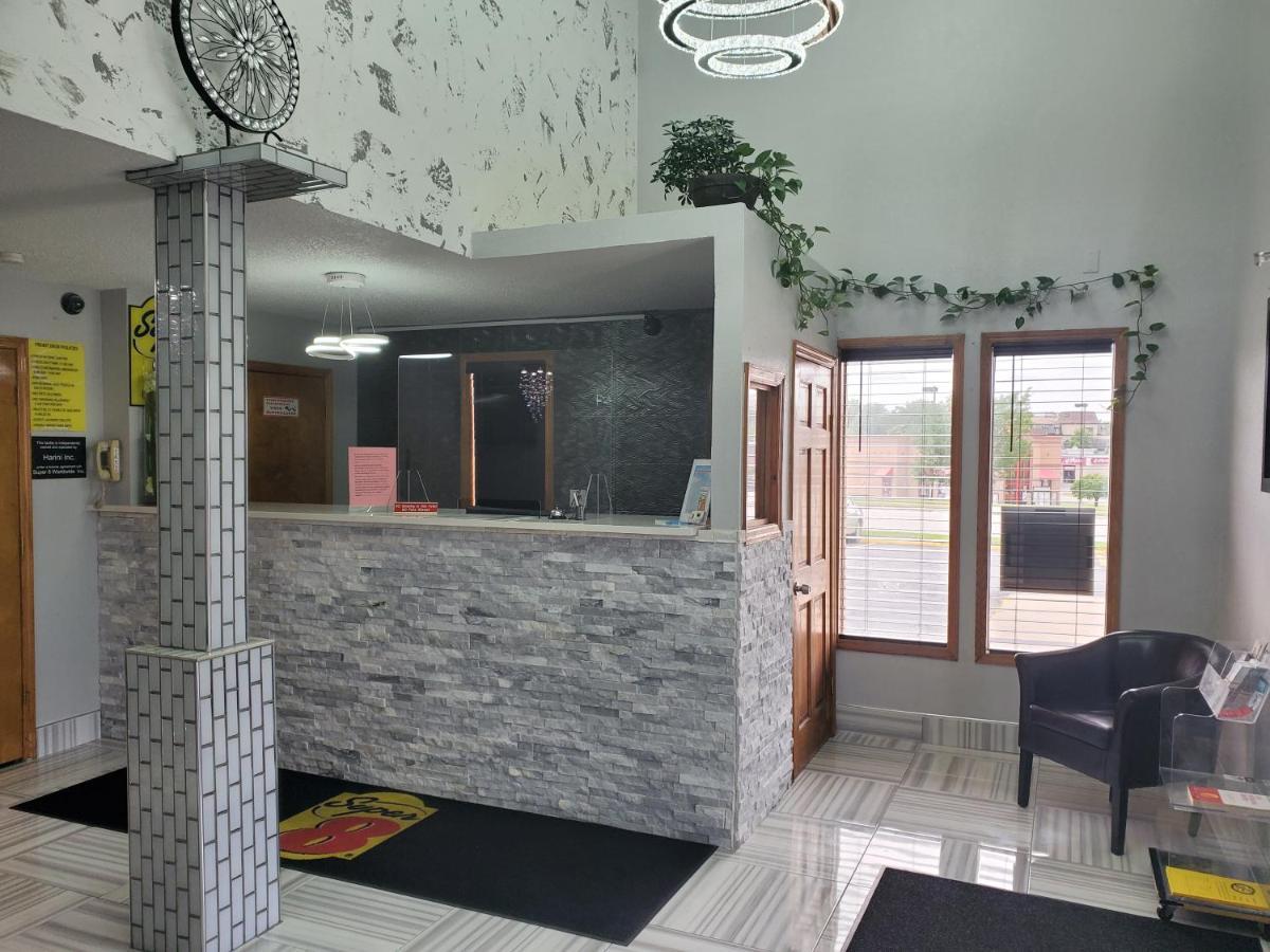Super 8 By Wyndham Kansas City At Barry Road/Airport Bagian luar foto